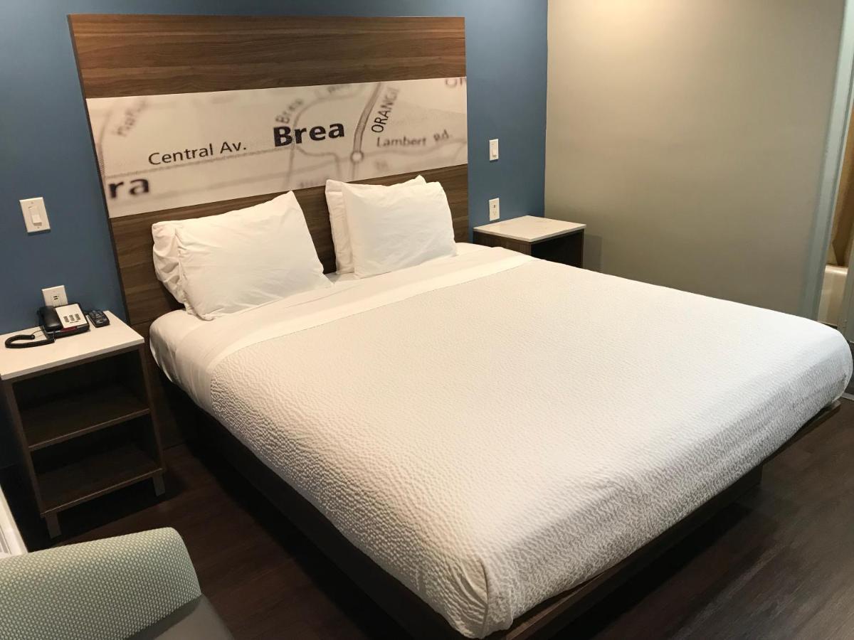 Hyland Inn Бриа Екстериор снимка
