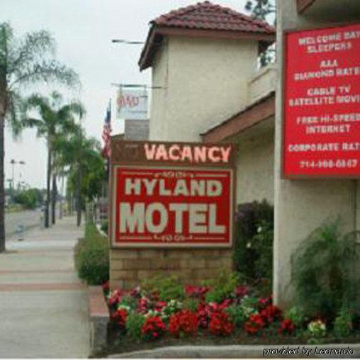Hyland Inn Бриа Екстериор снимка