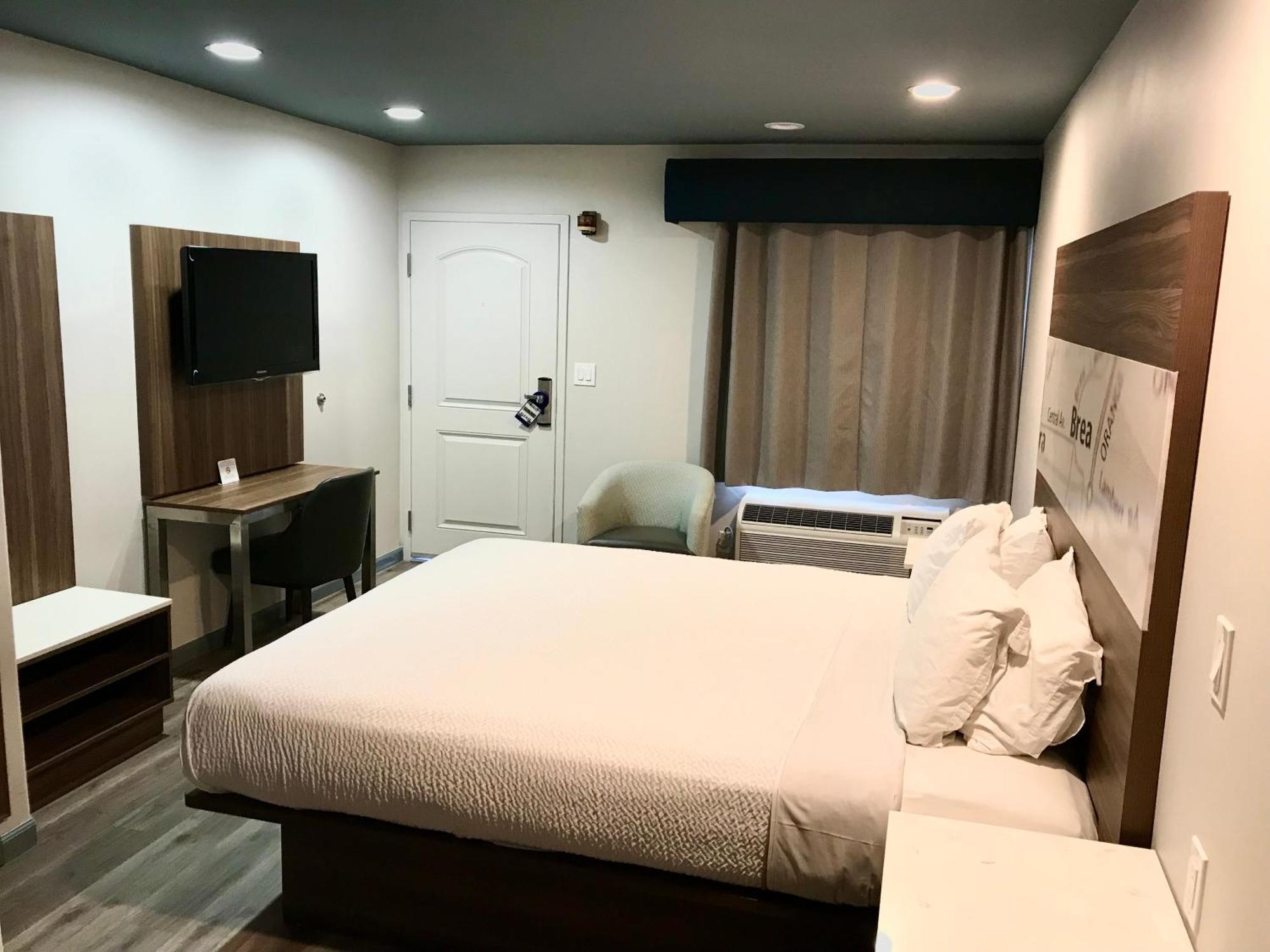 Hyland Inn Бриа Екстериор снимка